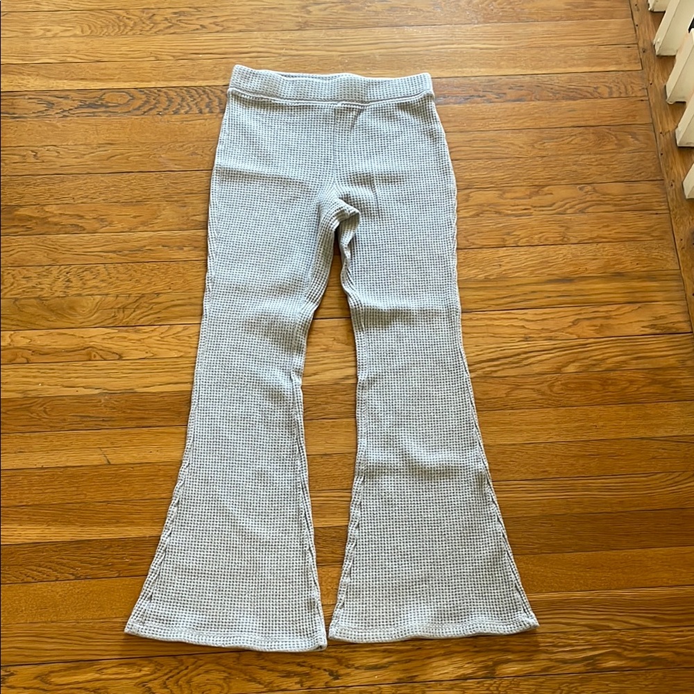 Aerie Casual Flared Waffle Pants in Light Gray. Size 2